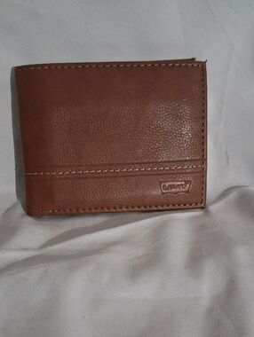 Levi's Brown Leather Fold Wallet with Stitched Accent